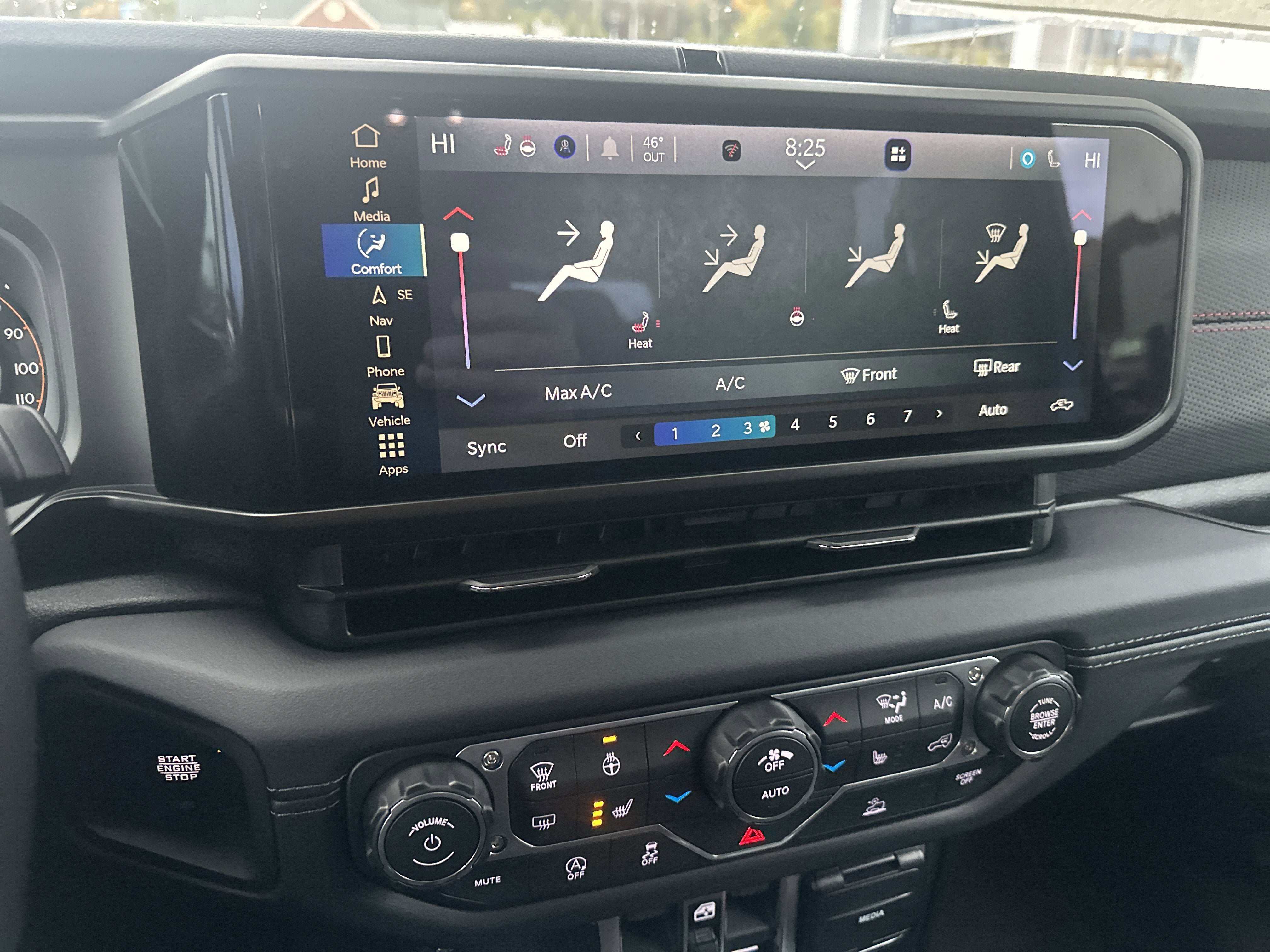 New 2026 Jeep Gladiator Rubicon w/ Technology Group AWD/4WD image 34