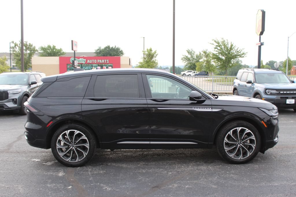 Used 2024 Lincoln Nautilus Reserve w/ Equipment Group 203A AWD/4WD image 7