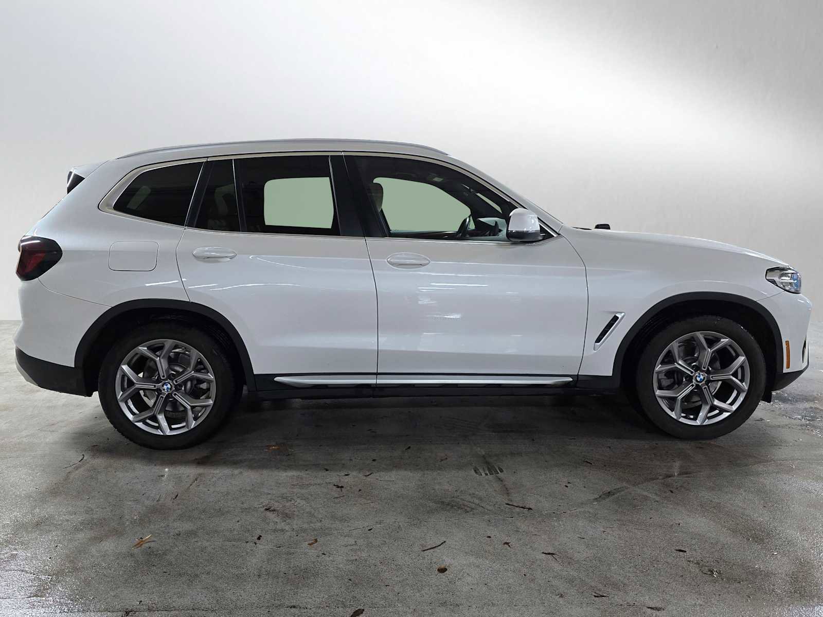 Used 2023 BMW X3 xDrive30i w/ Premium Package image 2