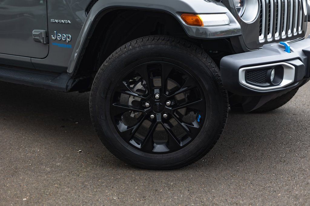 Used 2022 Jeep Wrangler Unlimited Sahara w/ Cold Weather Group image 4