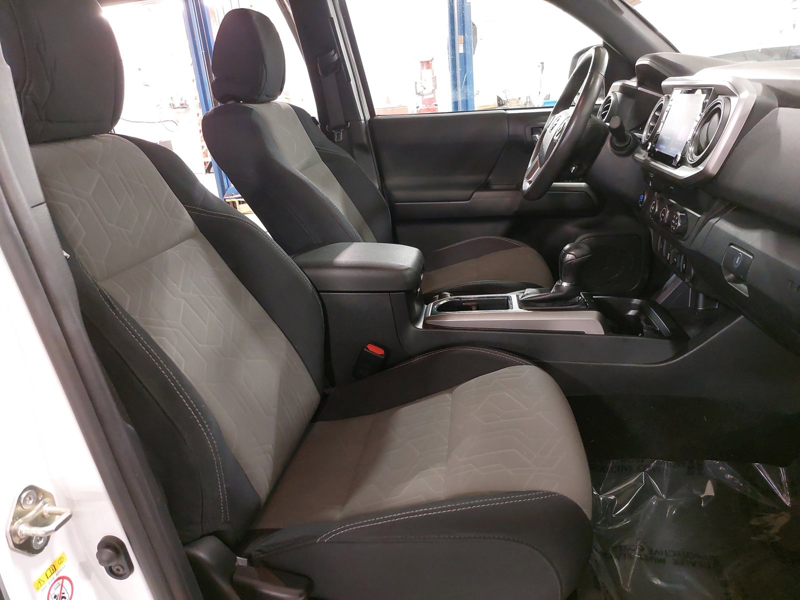 Used 2020 Toyota Tacoma TRD Sport image 10