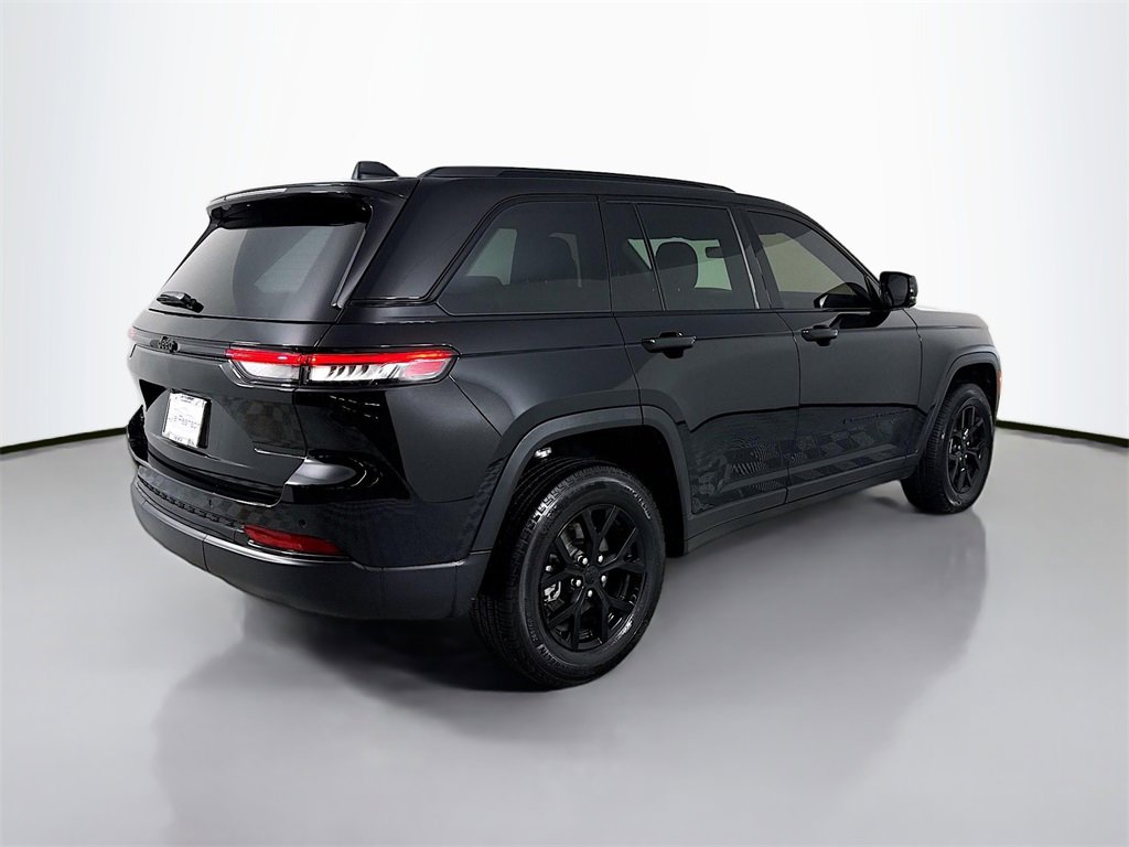 Used 2025 Jeep Grand Cherokee Altitude w/ Trailer Tow Package image 9