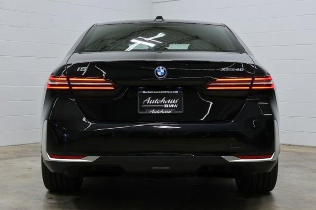 Used 2025 BMW i5 xDrive40 w/ Premium Package AWD/4WD image 9