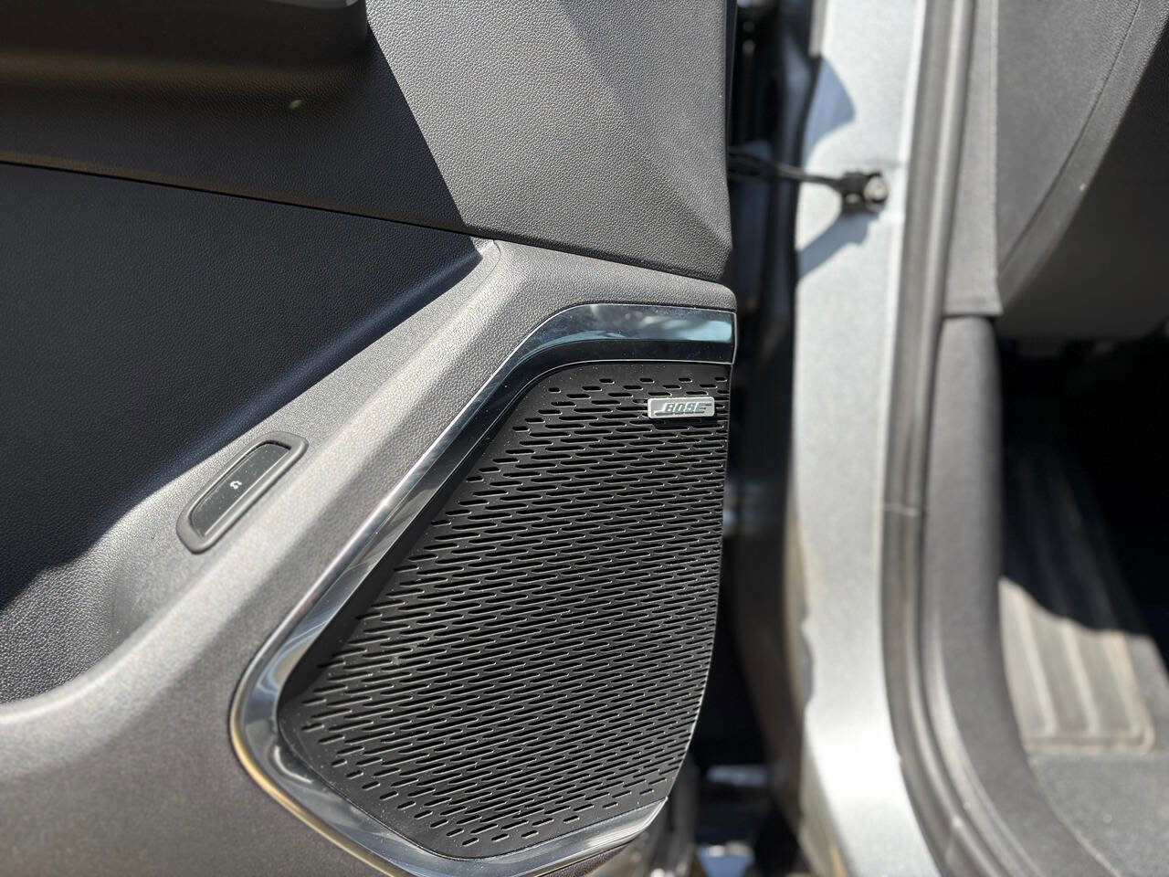 Used 2025 Chevrolet Traverse High Country image 11