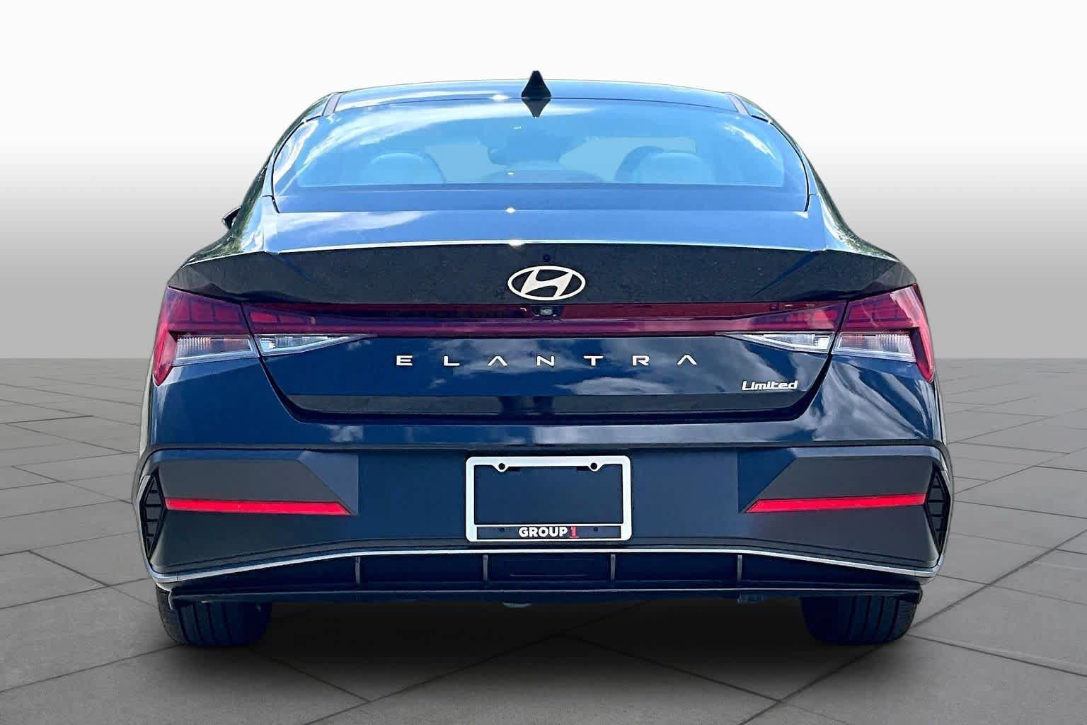 New 2026 Hyundai Elantra Limited FWD image 4