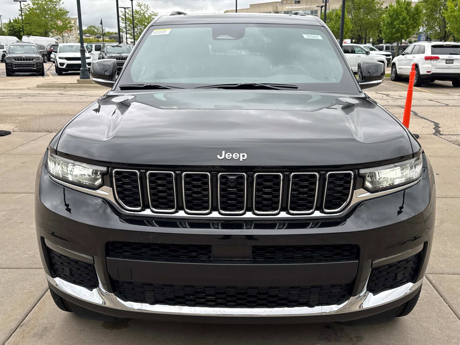 New 2025 Jeep Grand Cherokee L Limited w/ Luxury Tech Group II image 2