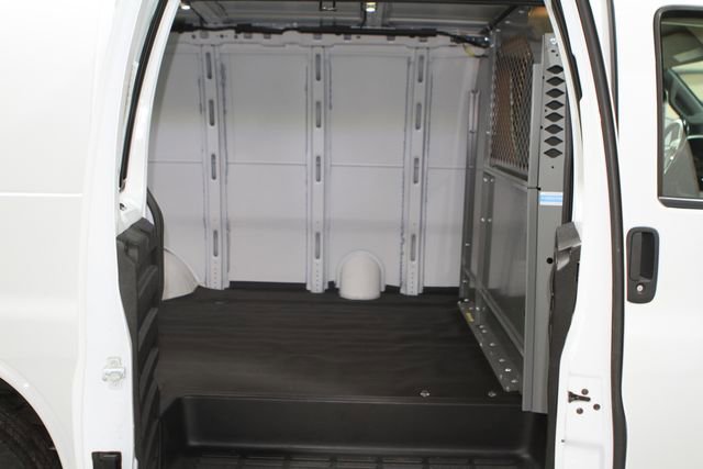 Used 2019 Chevrolet Express 3500 w/ Driver Convenience Package image 25