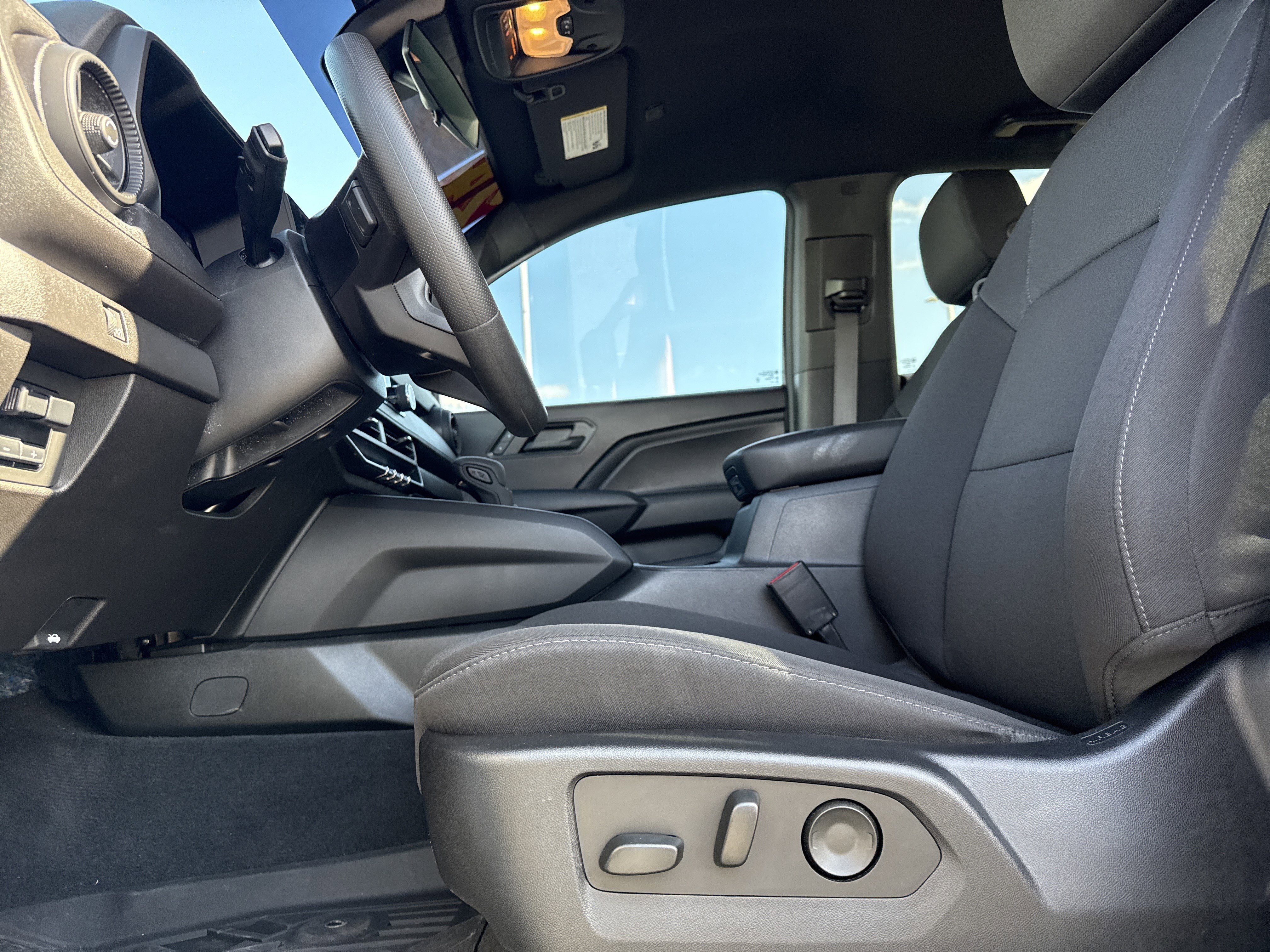 Used 2024 Chevrolet Colorado Trail Boss w/ Technology Package image 16