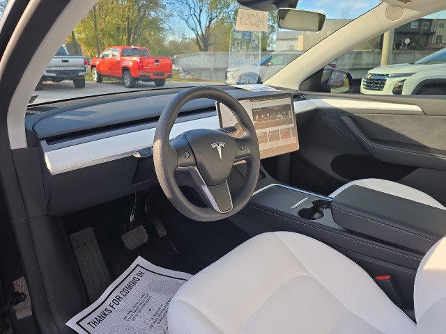 Used 2024 Tesla Model Y Long Range image 3