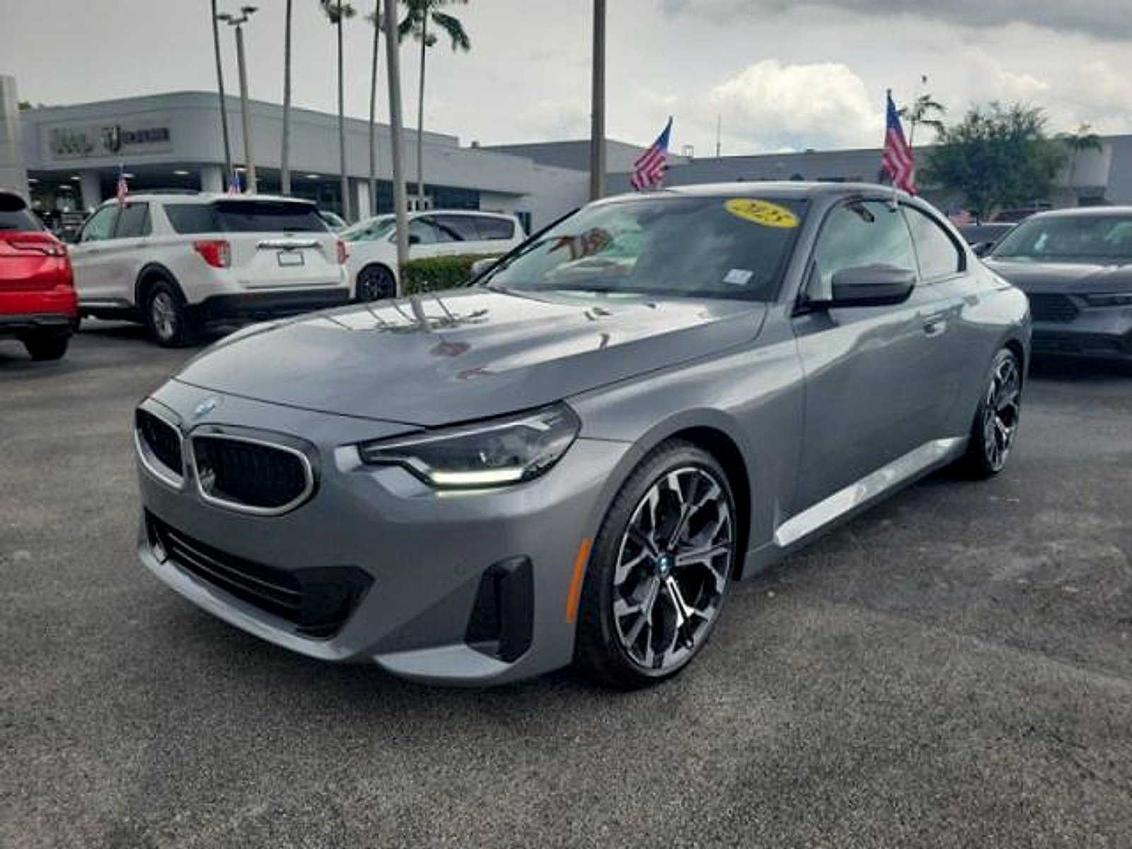 Used 2025 BMW 230i Coupe w/ M Sport Package RWD image 3