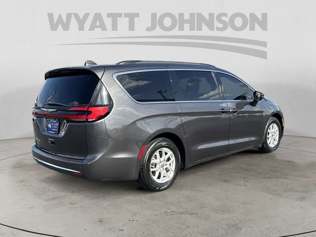 Used 2022 Chrysler Pacifica Touring-L image 5