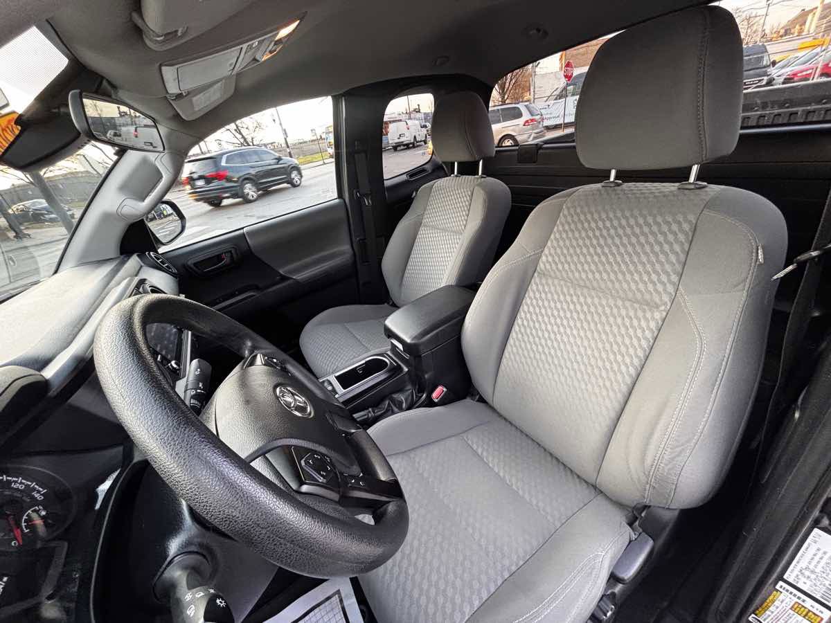 Used 2022 Toyota Tacoma SR image 12