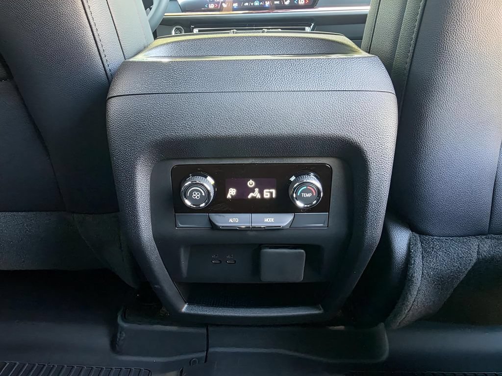 Used 2026 Chevrolet Traverse Z71 w/ Driver Confidence Package AWD/4WD image 11