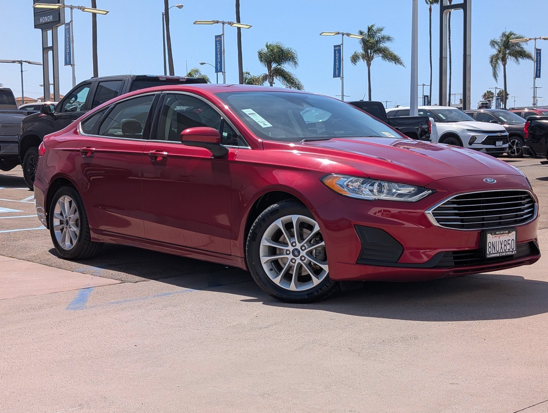 Used 2019 Ford Fusion SE FWD image 2