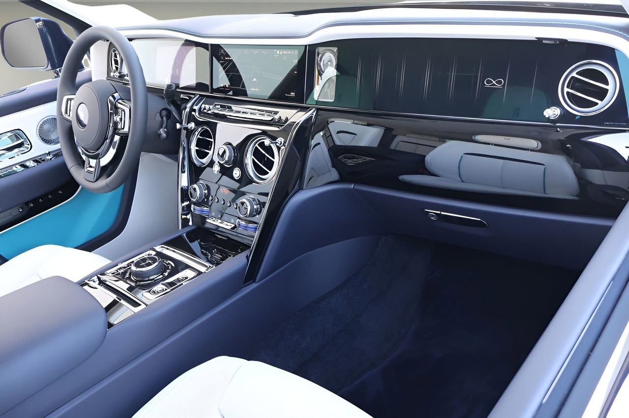 New 2026 Rolls-Royce Cullinan Black Badge AWD/4WD image 27