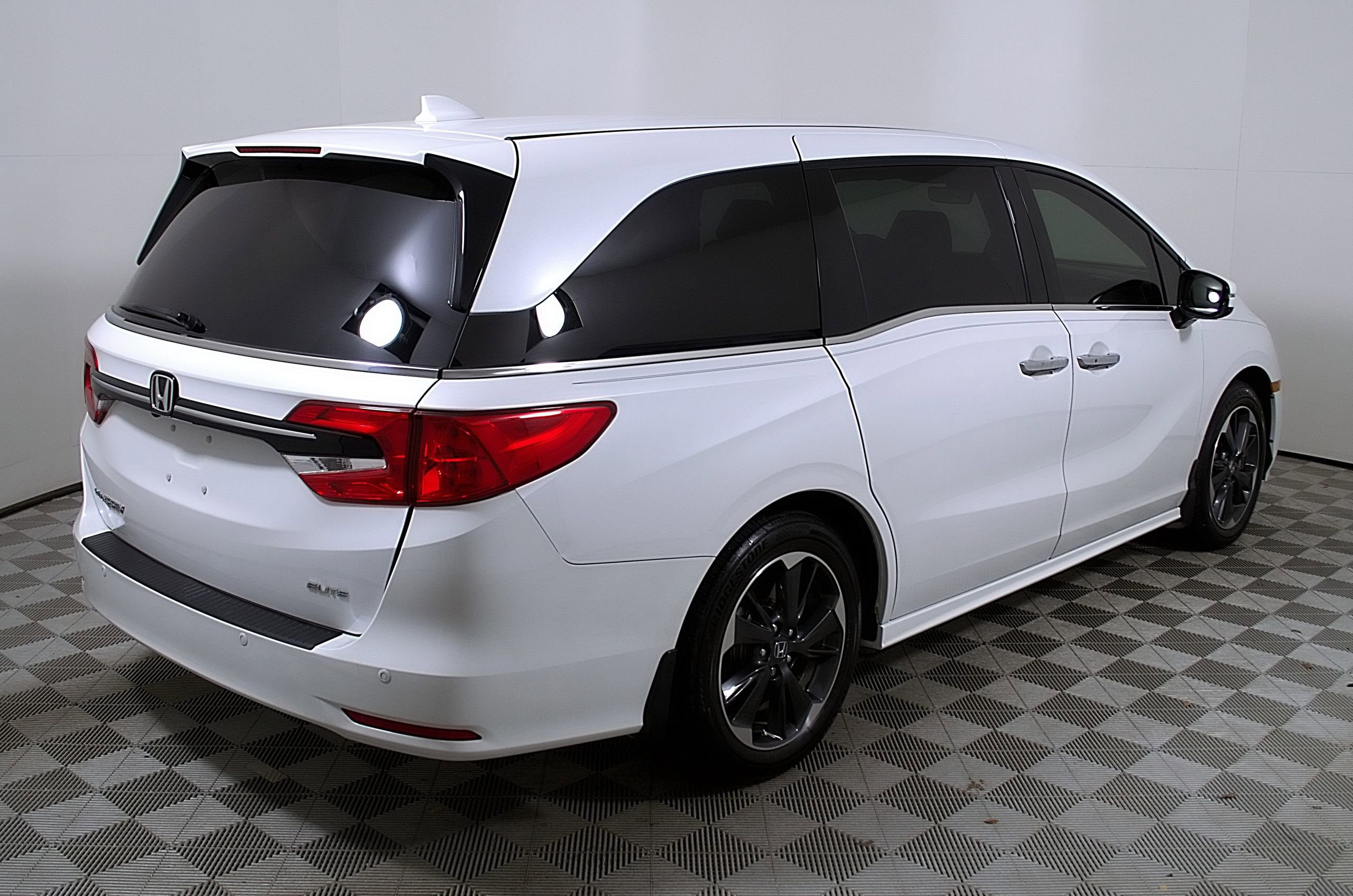 Used 2024 Honda Odyssey Elite image 7