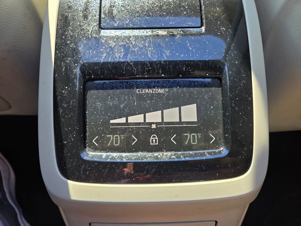 Used 2018 Volvo S90 T8 Inscription w/ Convenience Package image 43