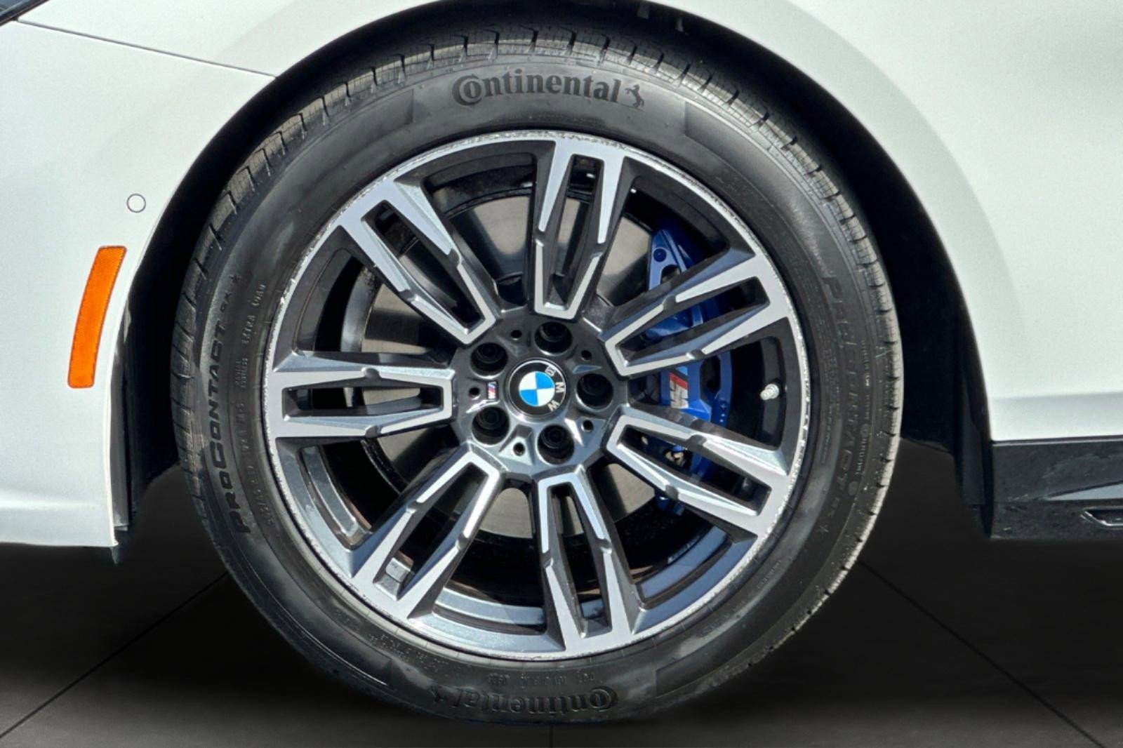 Used 2024 BMW 530i xDrive w/ Executive Package AWD/4WD image 25