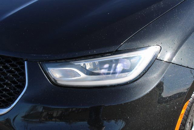 Used 2022 Chrysler Pacifica Touring-L image 10