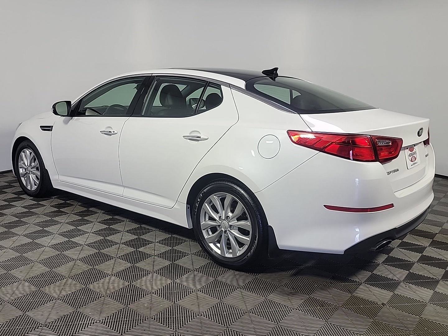 Used 2015 Kia Optima EX w/ EX Premium Package image 9