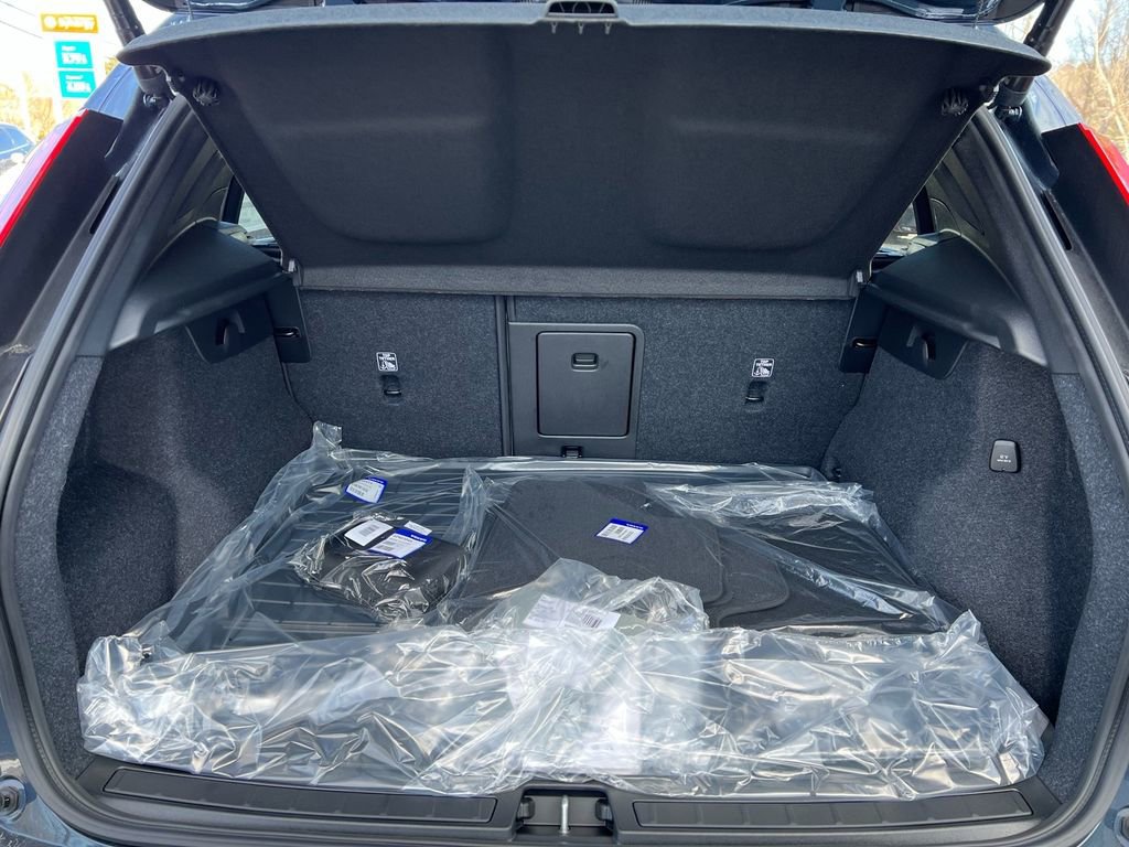 New 2026 Volvo XC40 B5 Plus w/ Protection Package Premier AWD/4WD image 26