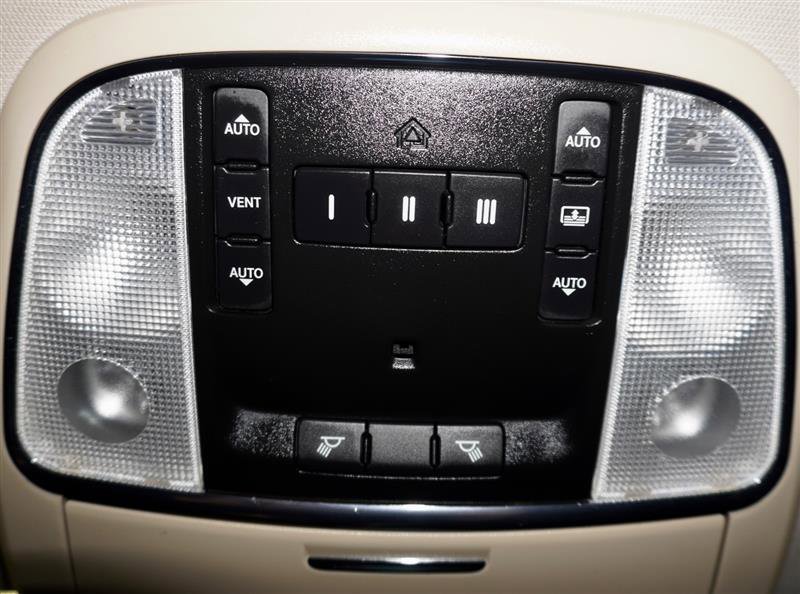 Used 2016 Chrysler 300 Limited w/ Driver Convenience Group image 29