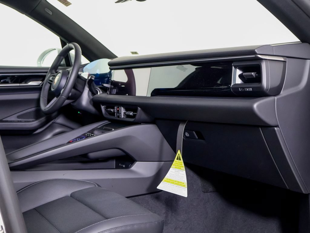 New 2026 Porsche Macan 4 Electric AWD/4WD image 7