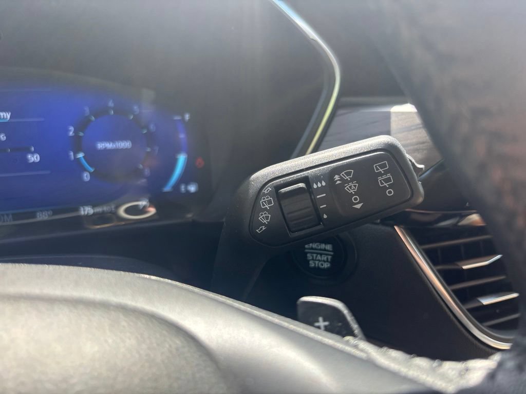 Used 2020 Ford Escape Titanium AWD/4WD image 35