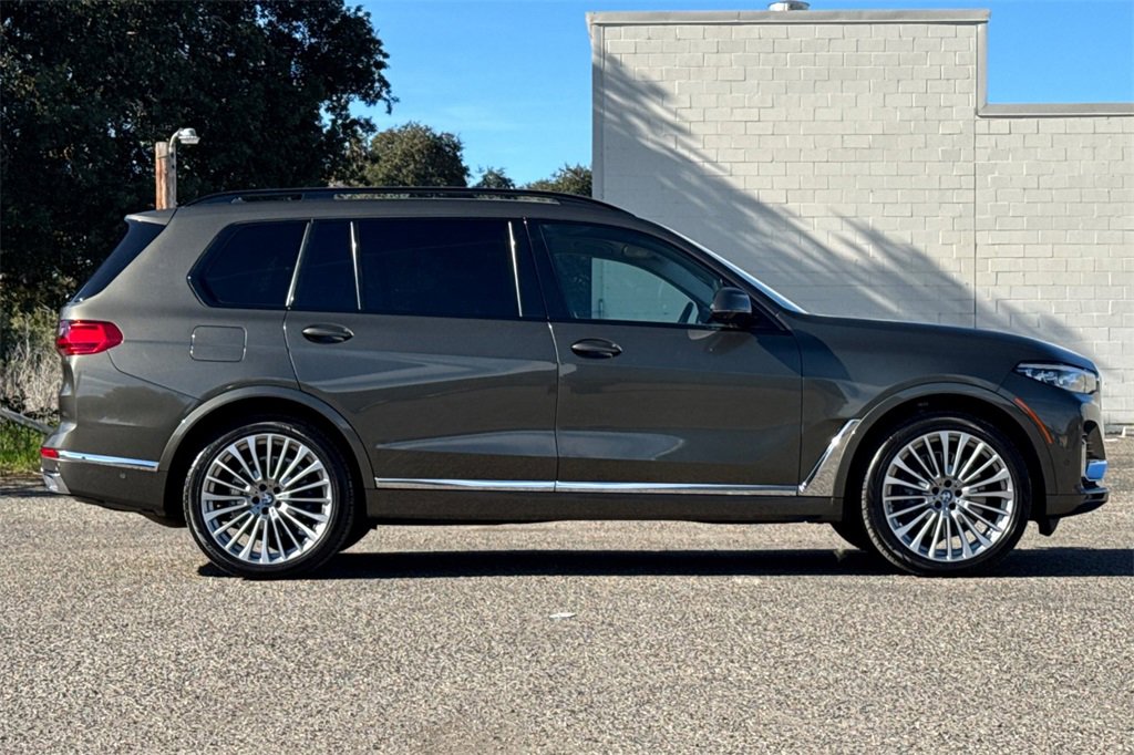 Used 2022 BMW X7 xDrive40i w/ Executive Package image 3