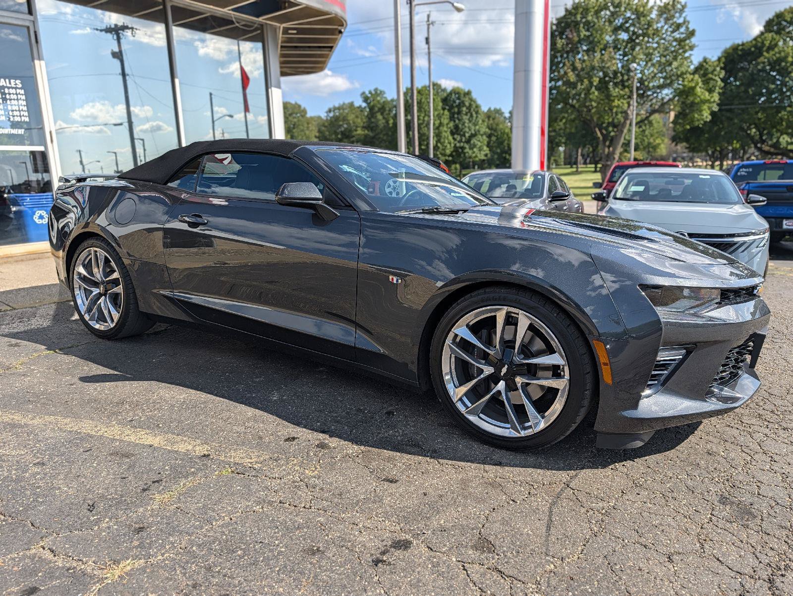 Used 2018 Chevrolet Camaro SS RWD image 9
