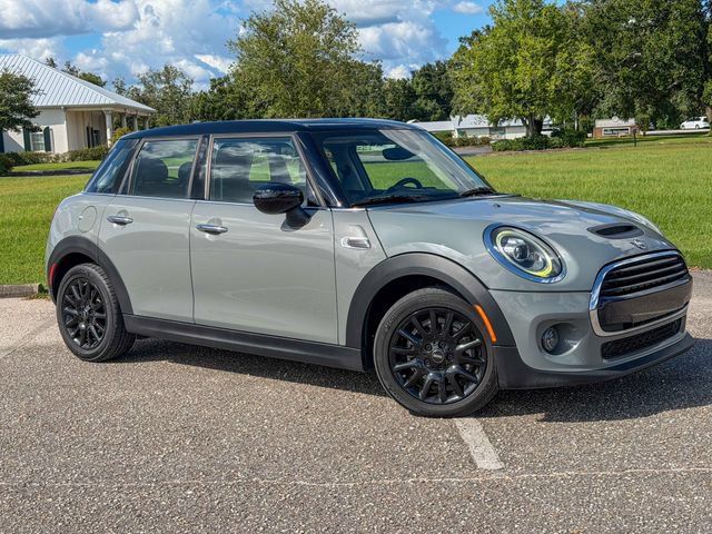Used 2021 MINI Cooper 4-Door Hardtop w/ 6.5" Touchscreen Package FWD image 1