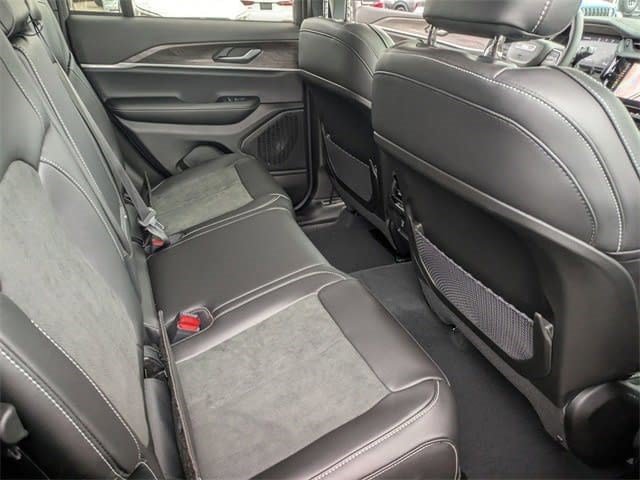 New 2026 Jeep Grand Cherokee Altitude AWD/4WD image 24