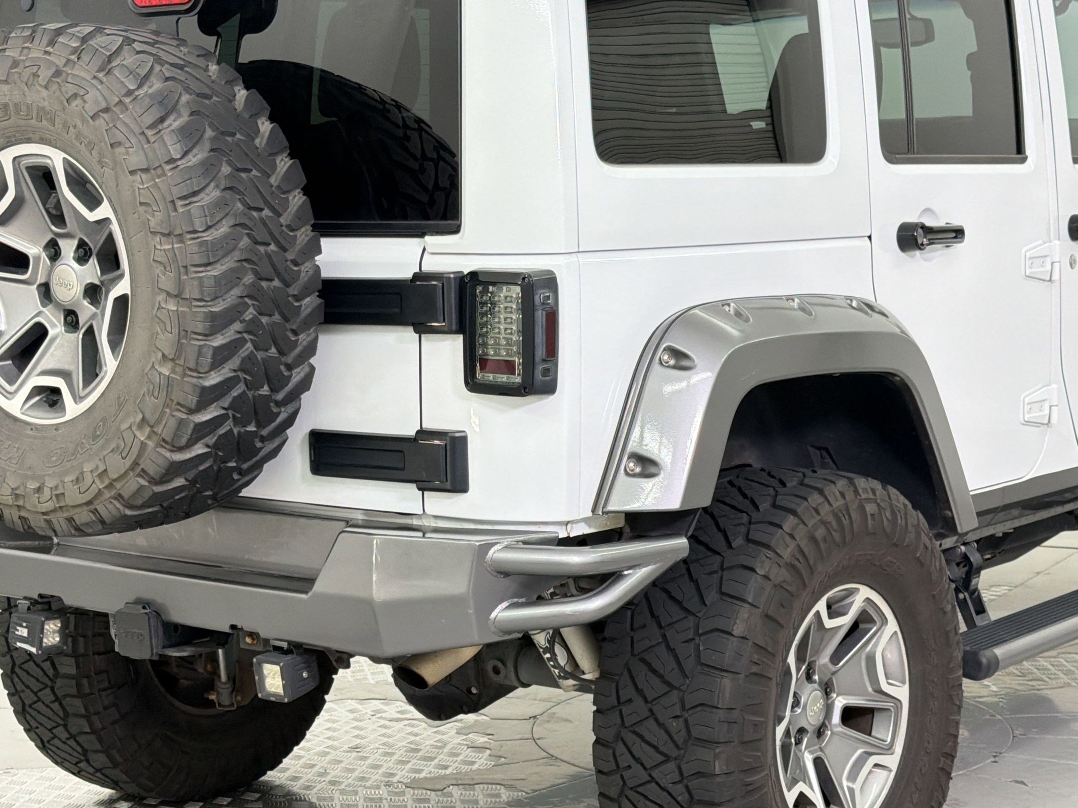 Used 2018 Jeep Wrangler Unlimited Rubicon w/ Connectivity Group AWD/4WD image 21