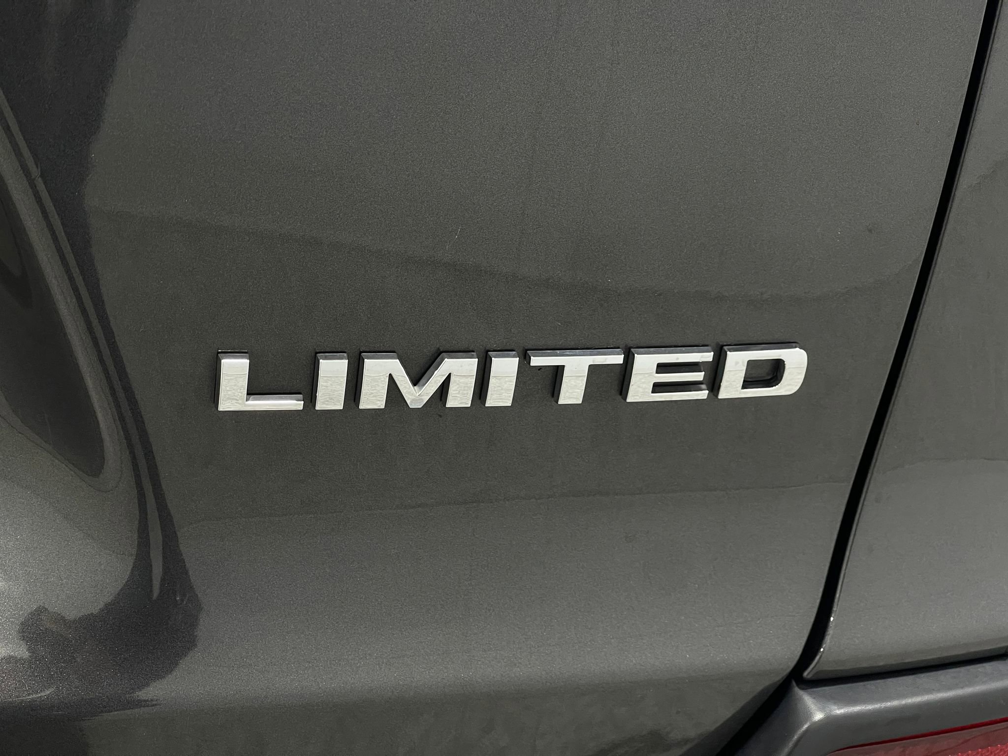 Used 2021 Jeep Cherokee Limited image 41