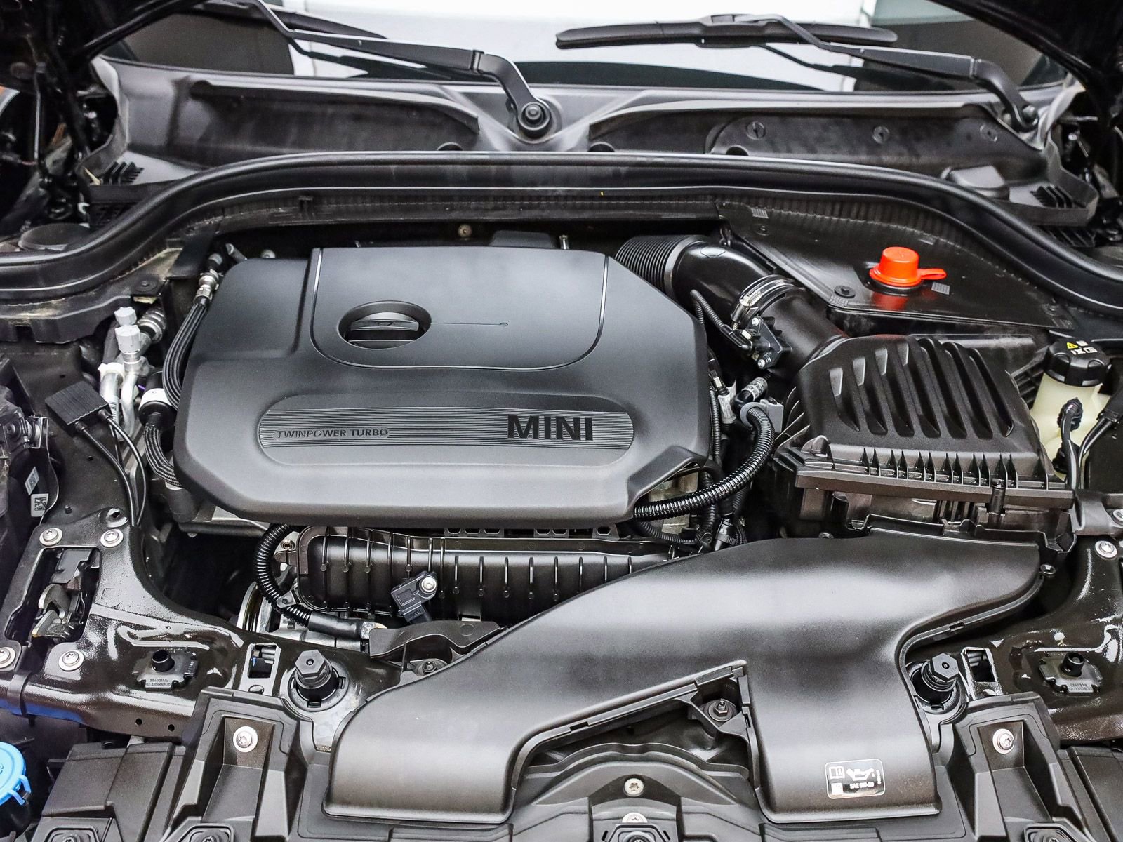 Used 2024 MINI Cooper 4-Door Hardtop w/ Signature Upholstery Package image 29