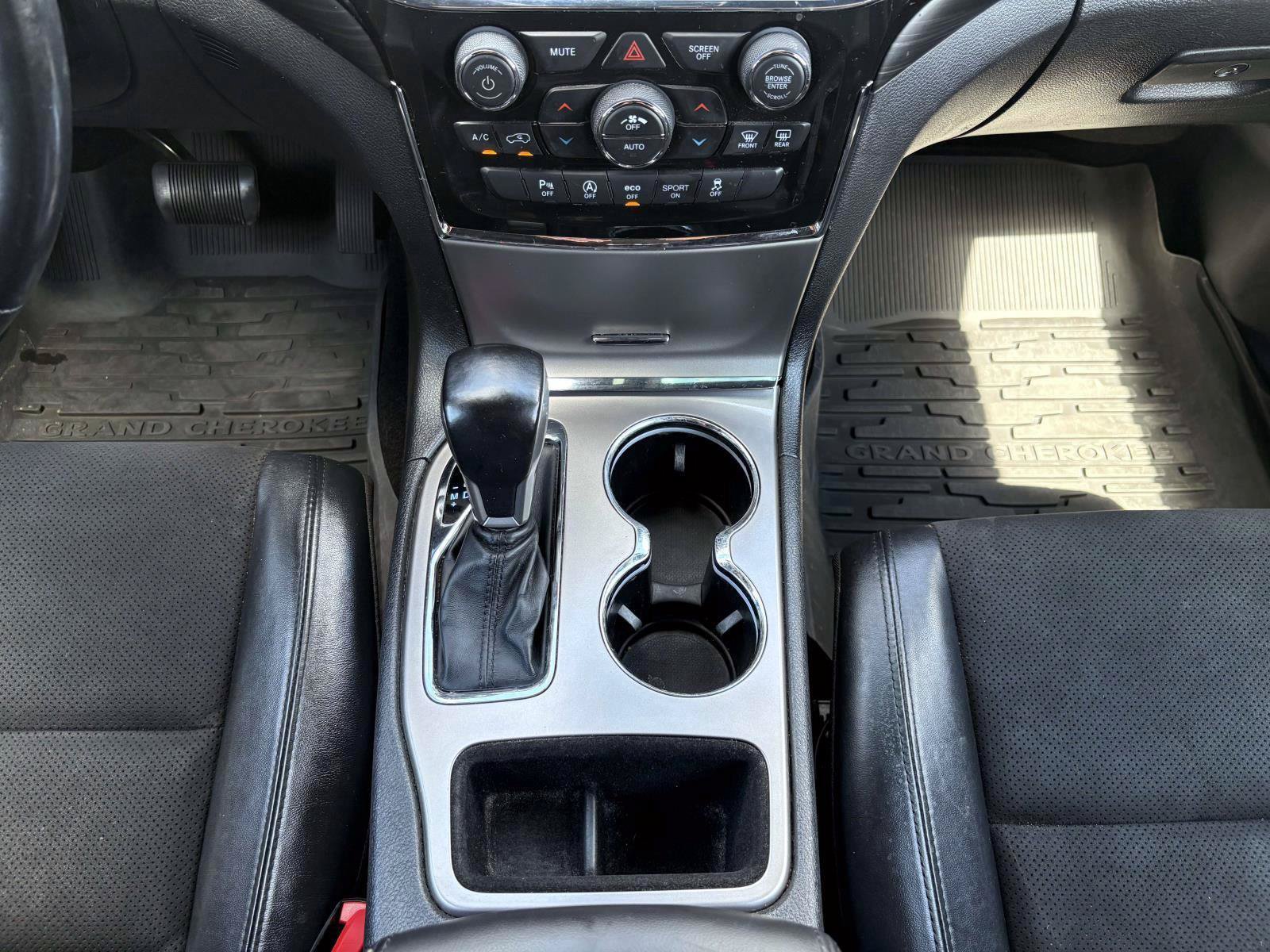 Used 2021 Jeep Grand Cherokee Laredo X AWD/4WD image 18