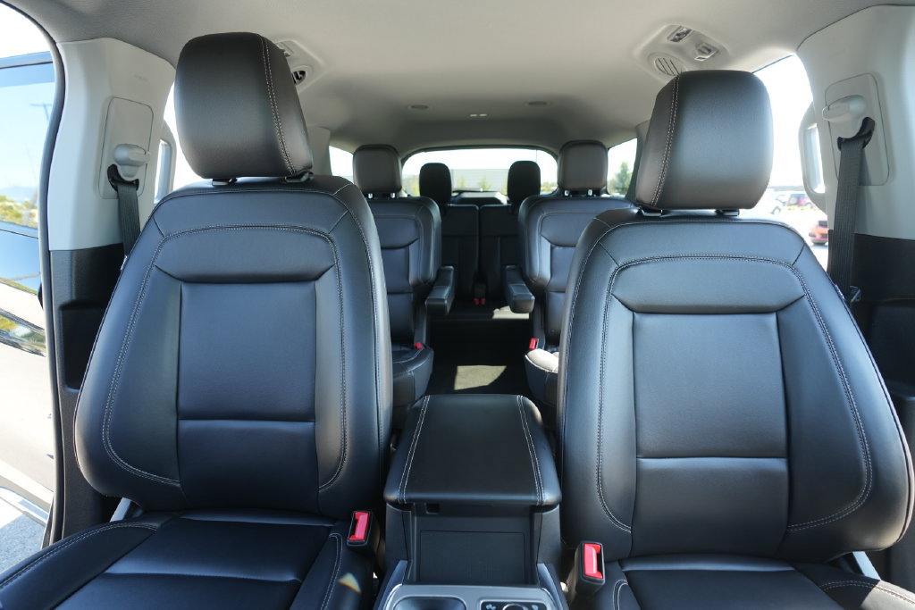 Used 2024 Ford Explorer XLT w/ Equipment Group 202A AWD/4WD image 43