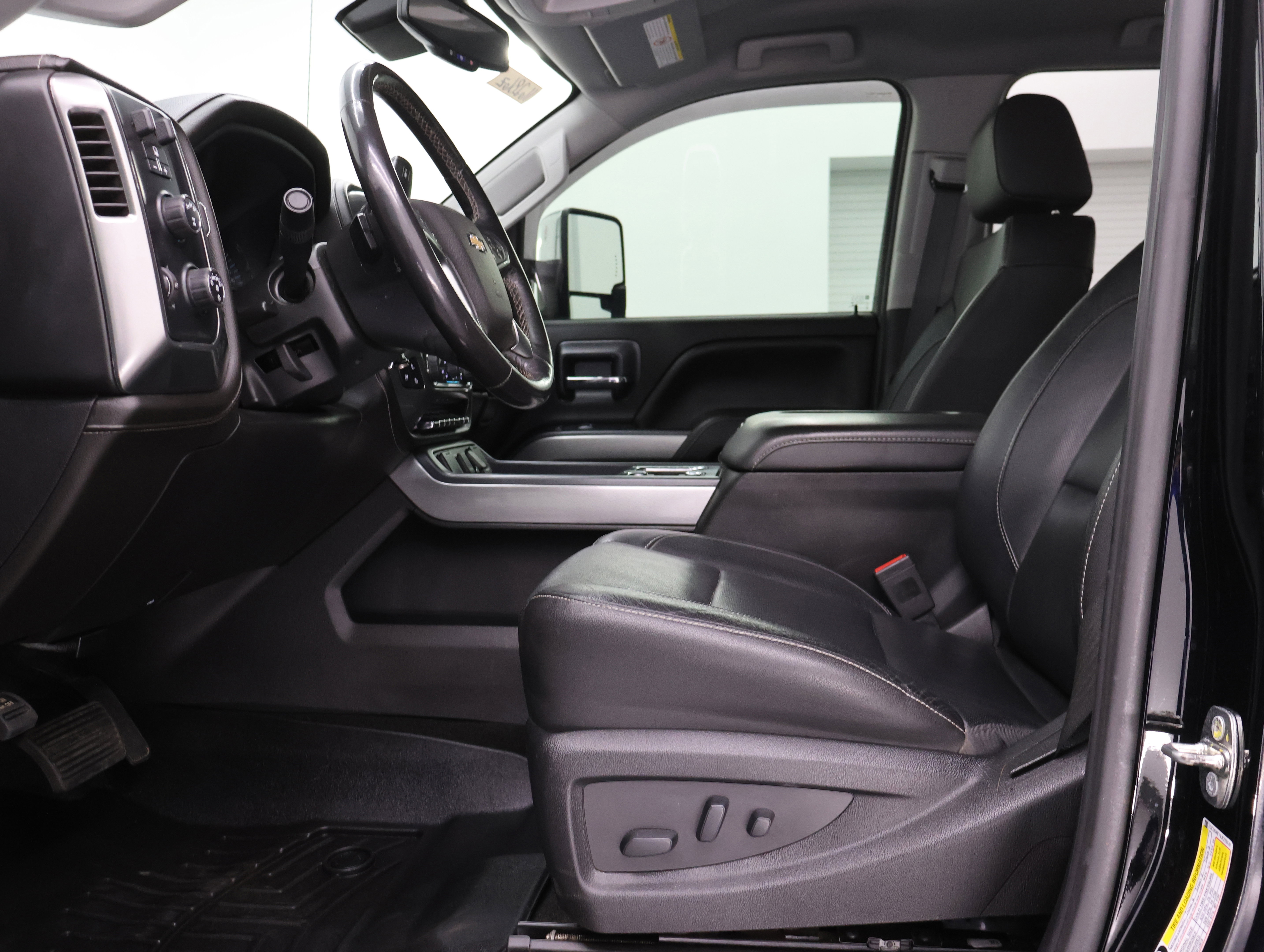 Used 2018 Chevrolet Silverado 2500 LTZ w/ Duramax Plus Package AWD/4WD image 8