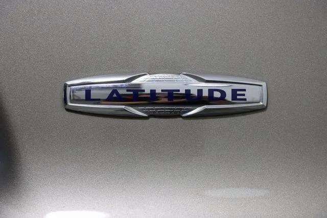 Used 2021 Jeep Cherokee Latitude FWD image 38