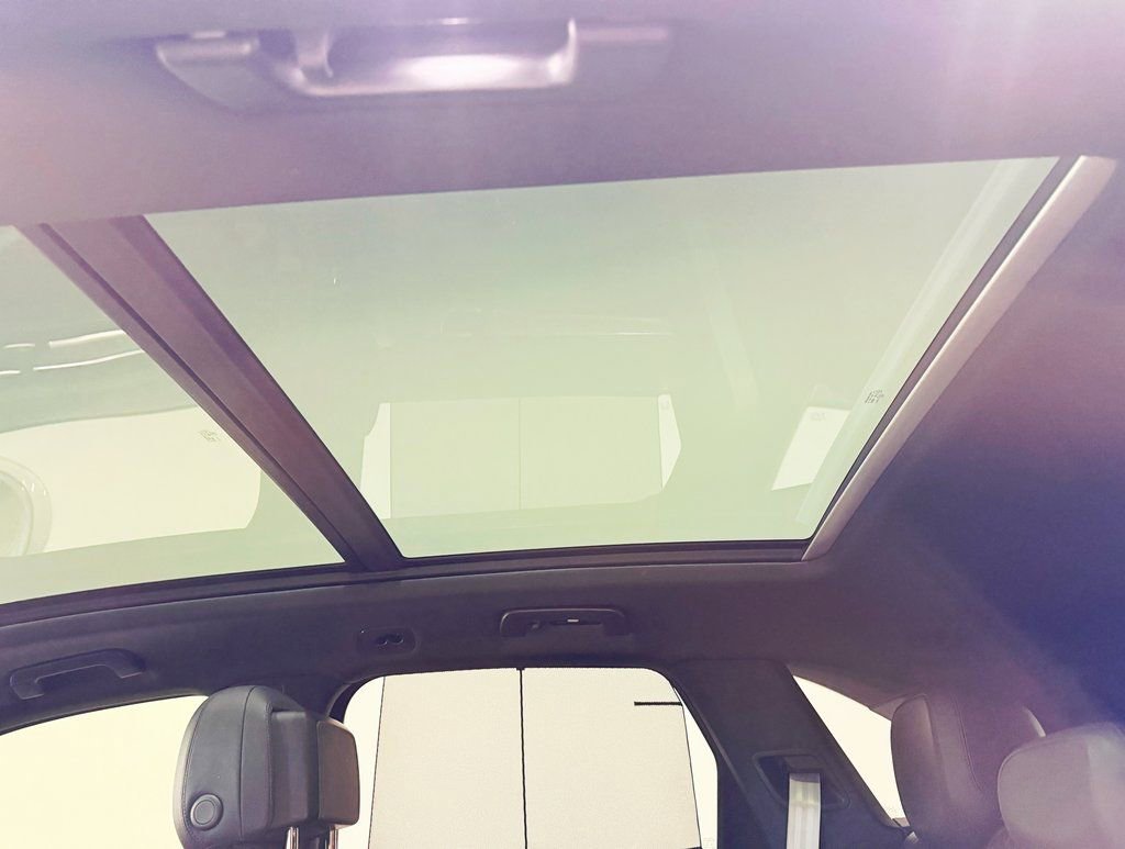 Used 2022 Porsche Cayenne Platinum Edition image 40