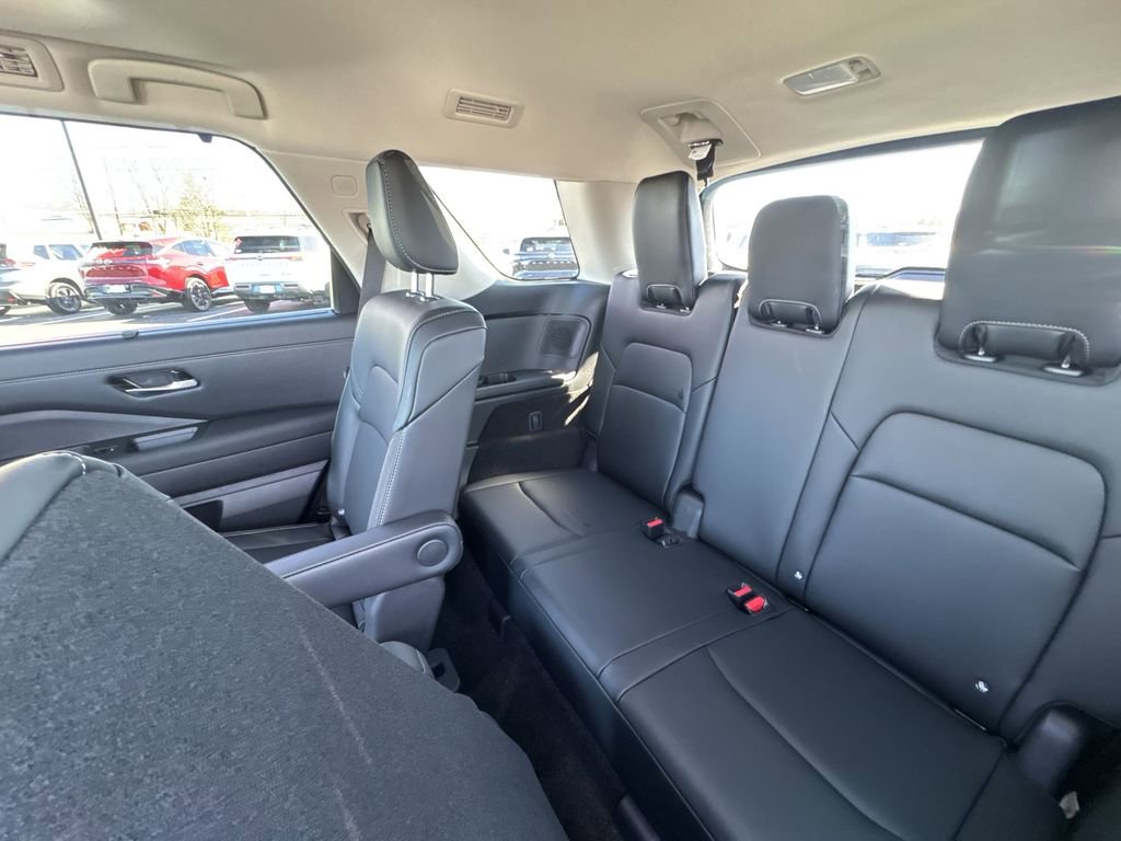 New 2026 Nissan Pathfinder SL image 24