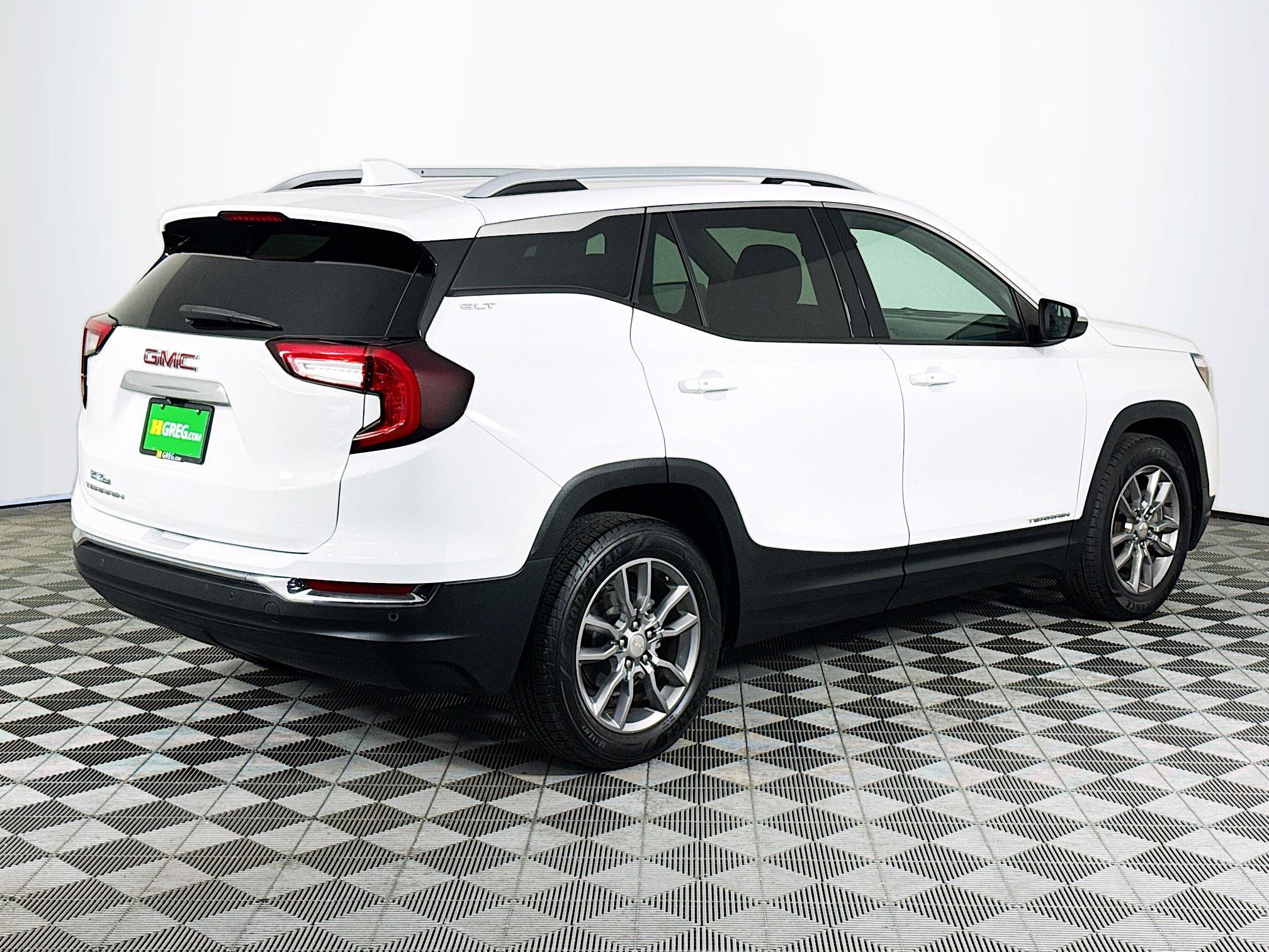 Used 2022 GMC Terrain SLT w/ Infotainment Package II FWD image 8