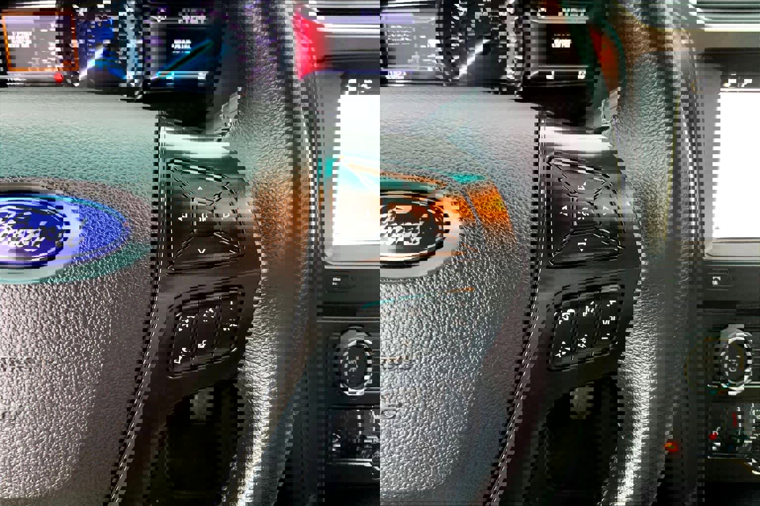 Used 2017 Ford Explorer XLT w/ Equipment Group 202A FWD image 21