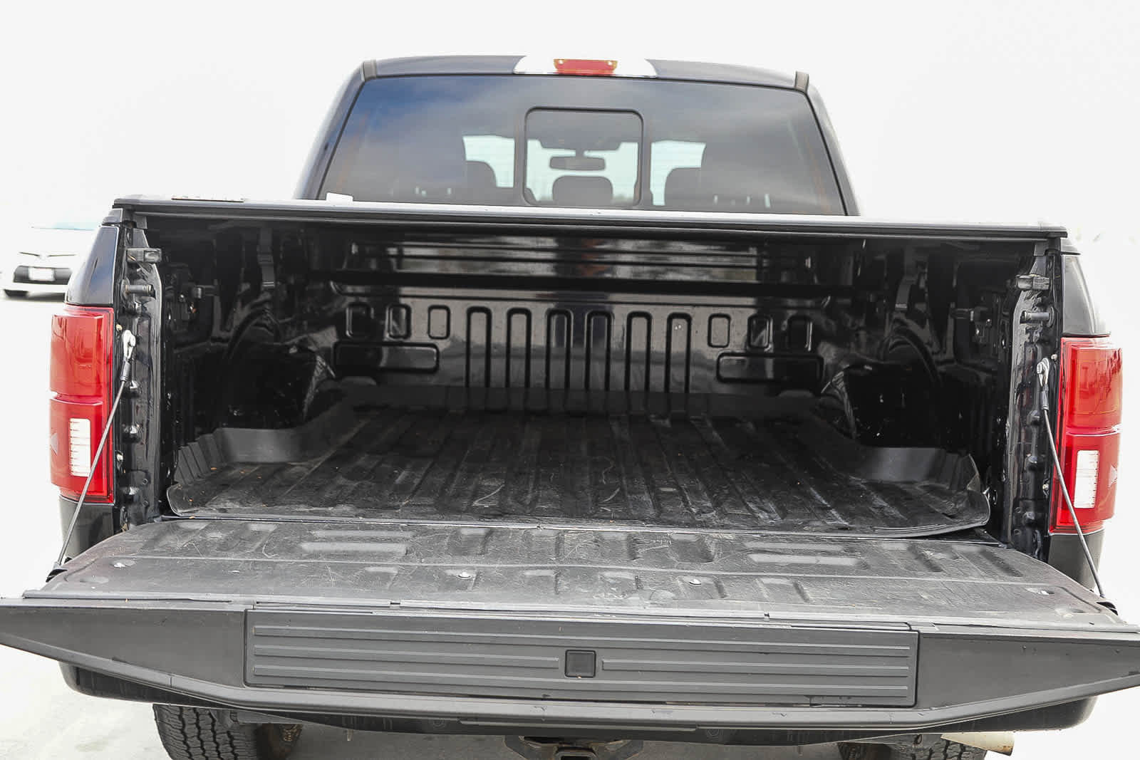 Used 2018 Ford F150 Lariat w/ Equipment Group 502A Luxury image 24