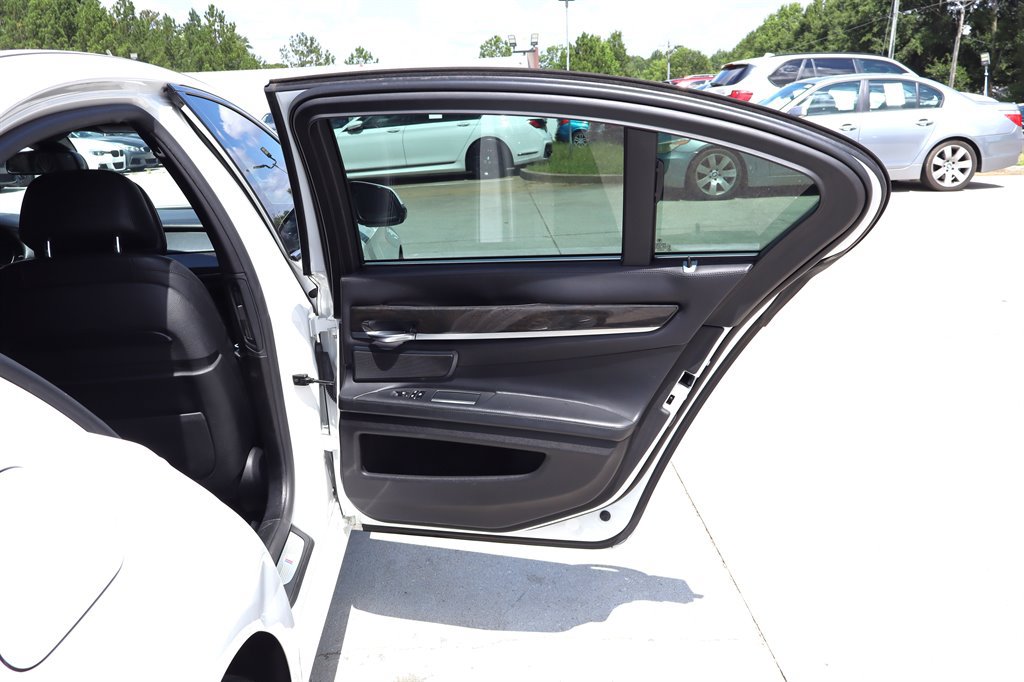 Used 2015 BMW 750i RWD image 41