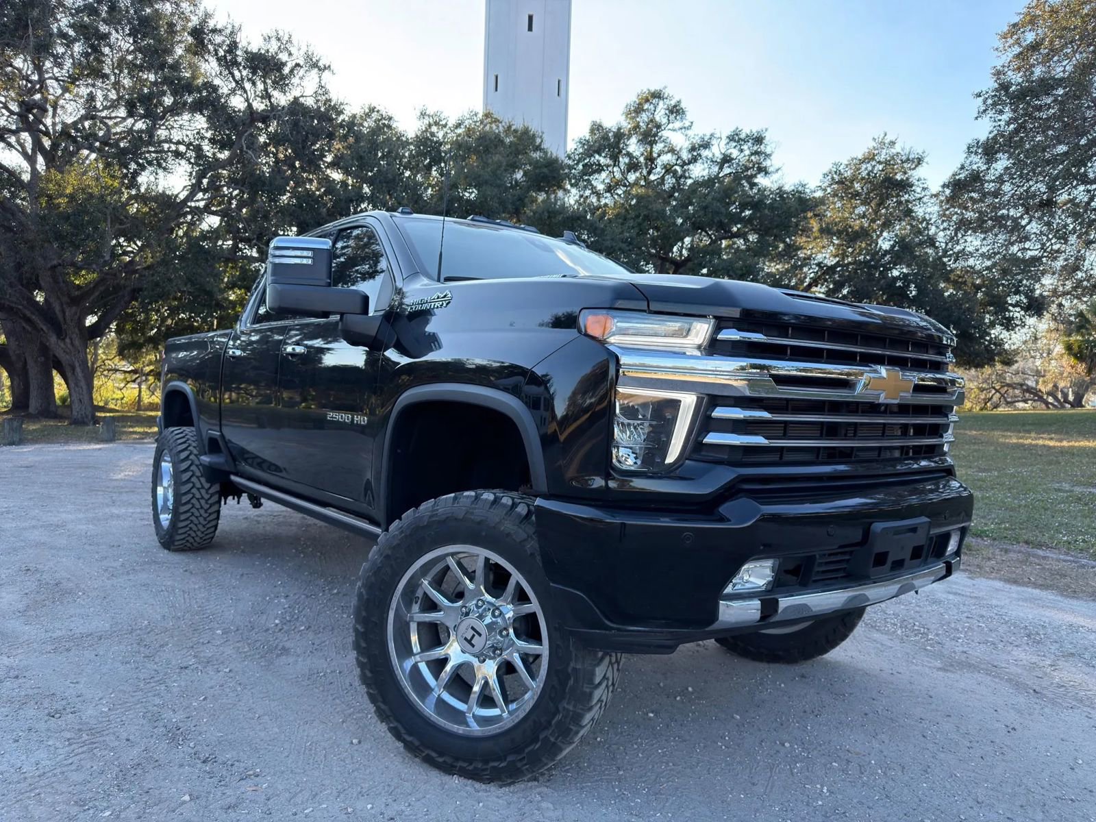 Used 2023 Chevrolet Silverado 2500 High Country w/ Safety Package II image 32