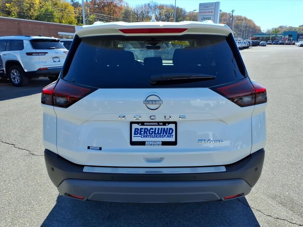 Used 2023 Nissan Rogue SV w/ SV Premium Package image 5