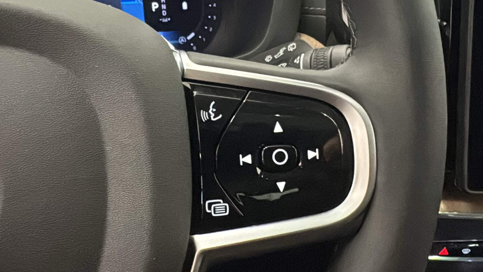 New 2026 Volvo XC60 B5 Ultra w/ Protection Package Premier AWD/4WD image 14