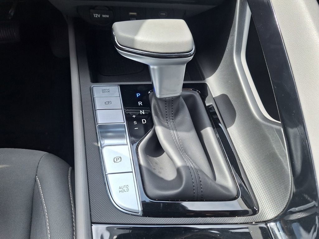 Used 2025 Hyundai Elantra SEL image 19