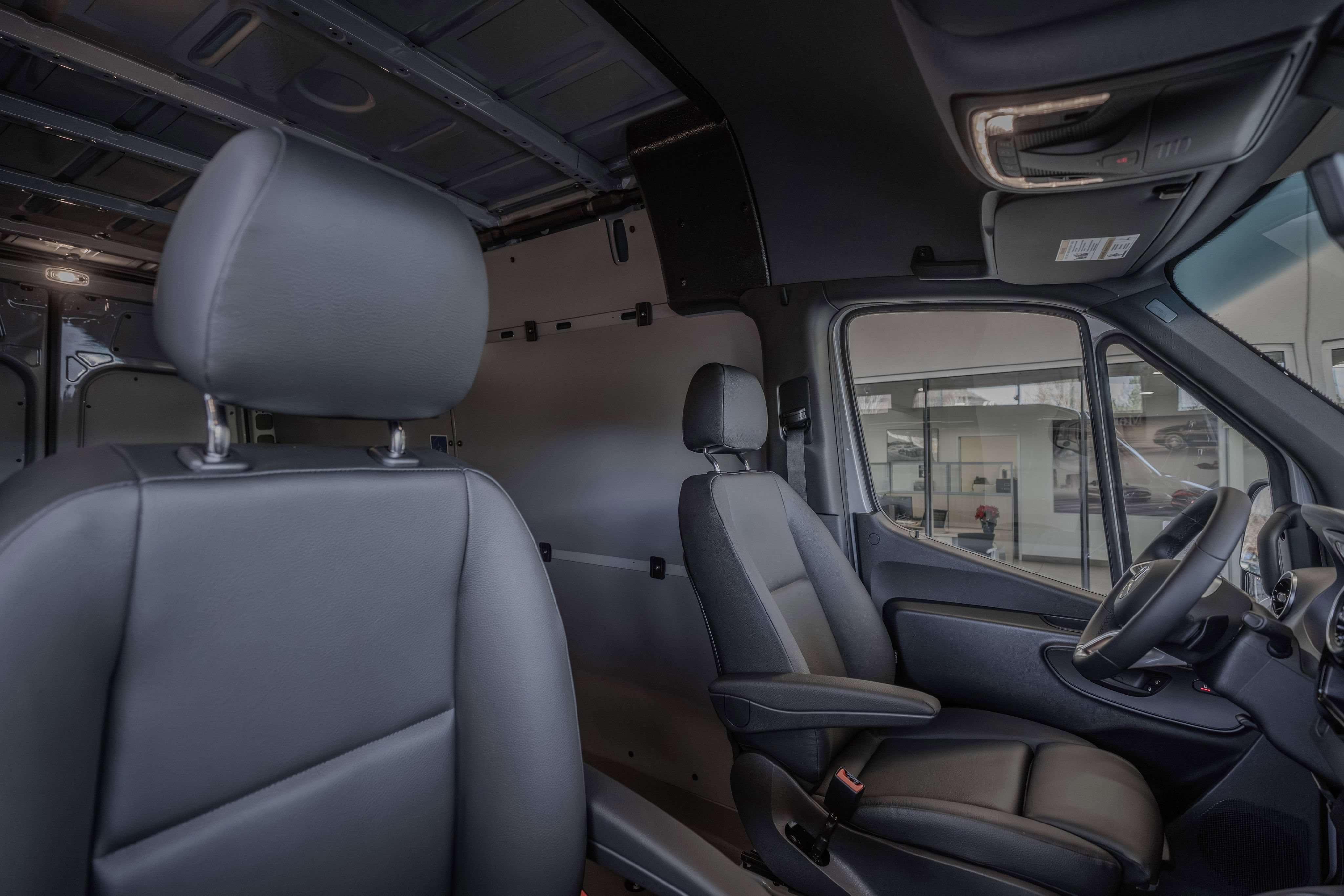 Used 2025 Mercedes-Benz Sprinter 2500 image 31